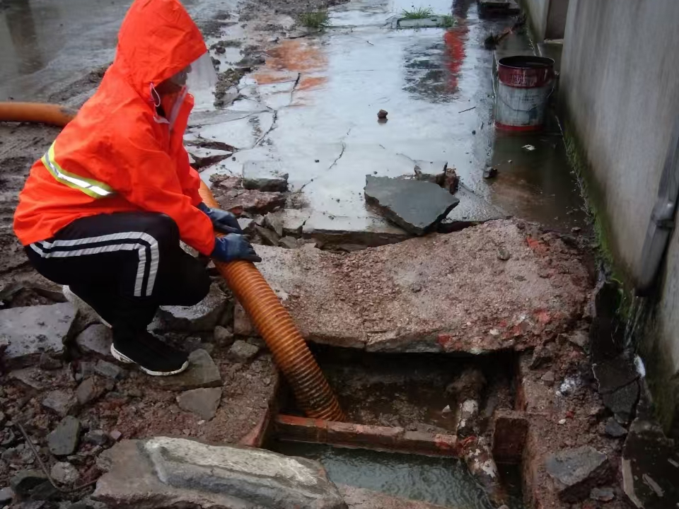 洛川专业清理污水池 炜誉市政以规范流程守护城市 “肠道”